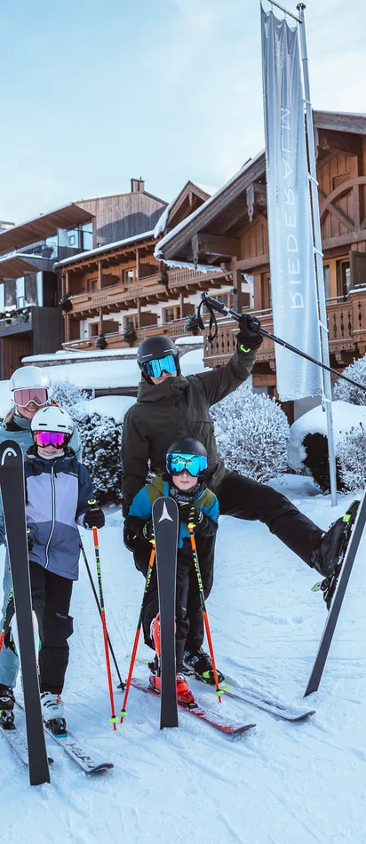 riederalm_carmen-huter_web_familie-ski-CH108634.jpg