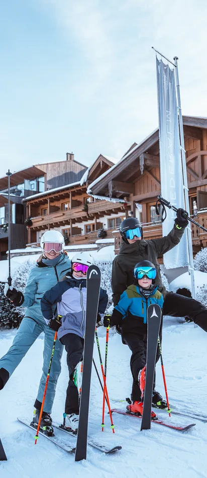 riederalm_carmen-huter_web_familie-ski-CH108636.jpg