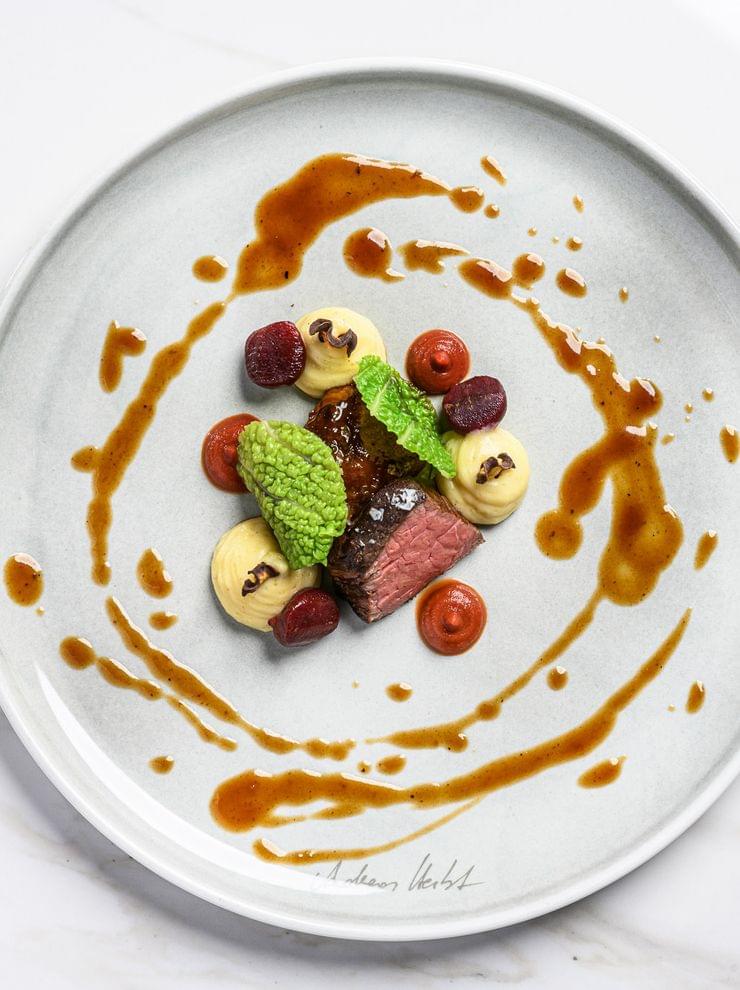 Gourmetgericht mit Urkarotte im Resort Riederalm
