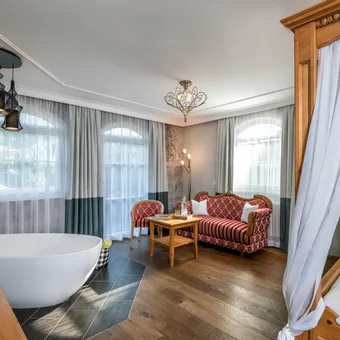 Bathtub in the Alpenglühen Suite