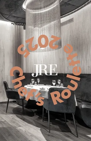 Elegantes Restaurant-Setting unter modernem Kronleuchter für JRE Chef's Roulette 2025