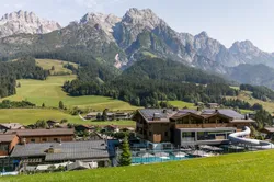 Good Life Resort Riederalm vor den imposanten Leoganger Steinbergen