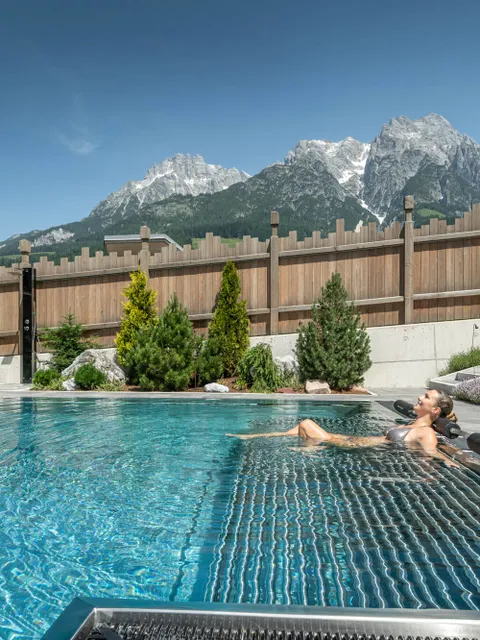 Liegen am Thermalpool