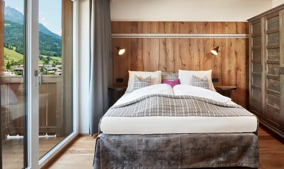 Bett in der Juniorsuite der Pinzgauer