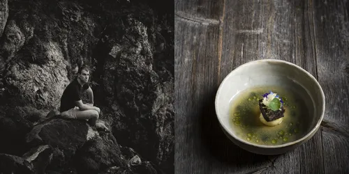 Mann sitzt nachdenklich auf Felsen in der Natur neben Gourmetgericht in Keramikschale