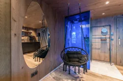 Massageraum mit Hängesessel