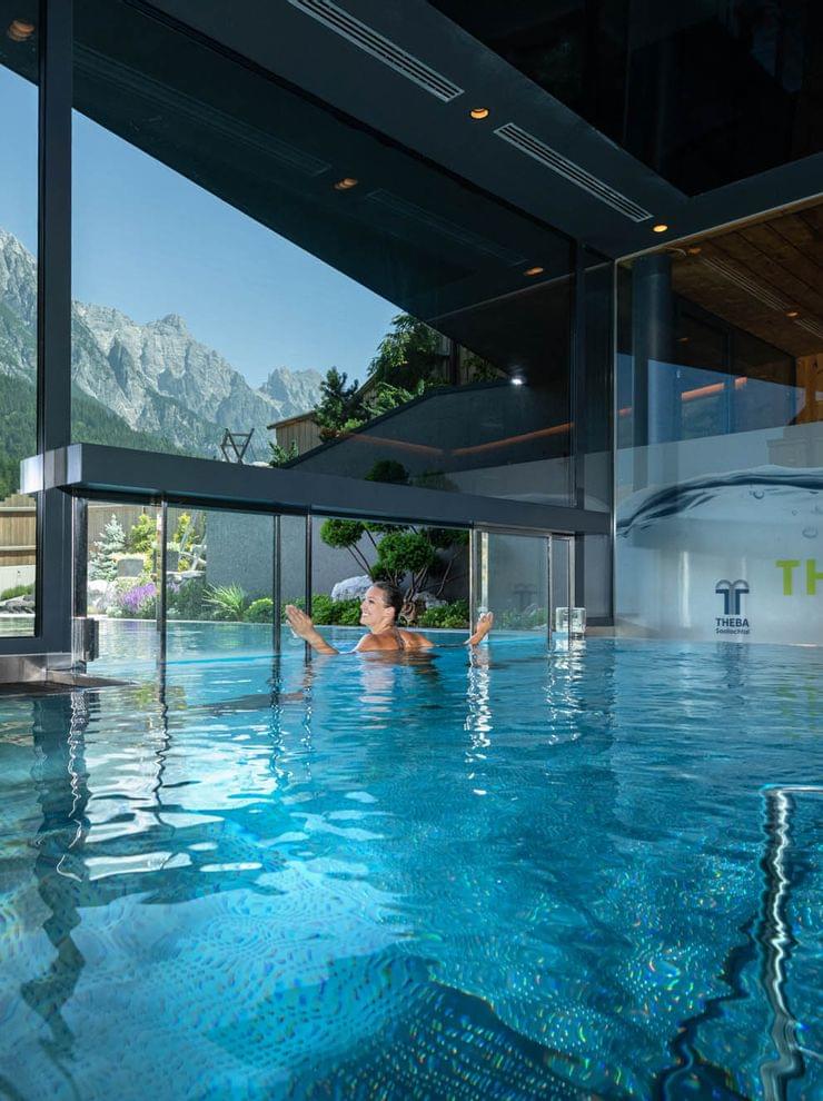 Thermalpool mit Thermalwasser im Resort Riederalm