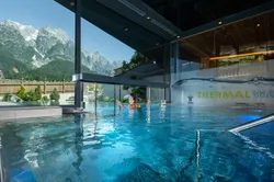 Thermalpool mit Thermalwasser im Resort Riederalm