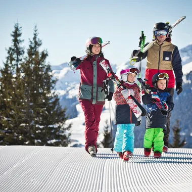 Skiers in Saalbach Hinterglemm