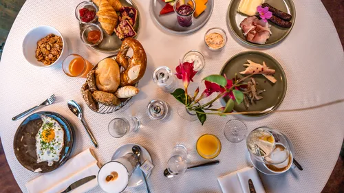 Breakfast table from above in the Riederalm