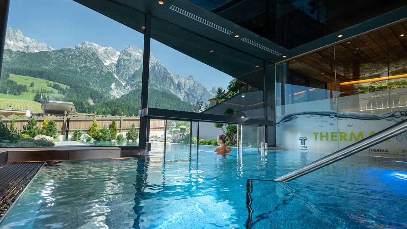 Thermalpool im Riederalm Wellnessbereich