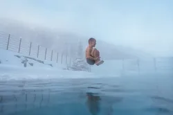 riederalm_carmen-huter_web_family-pool-CH107722.jpg